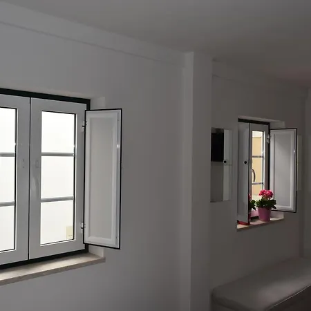 Acolhedor Apartamento Em Alfama-3