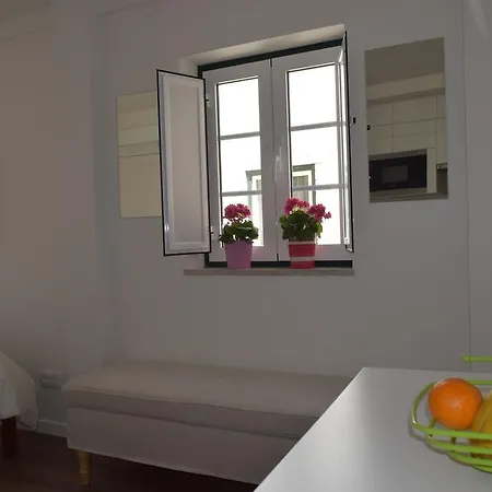 Acolhedor Apartamento Em Alfama-2